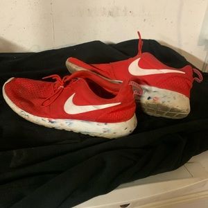 Nike red and white roshies
